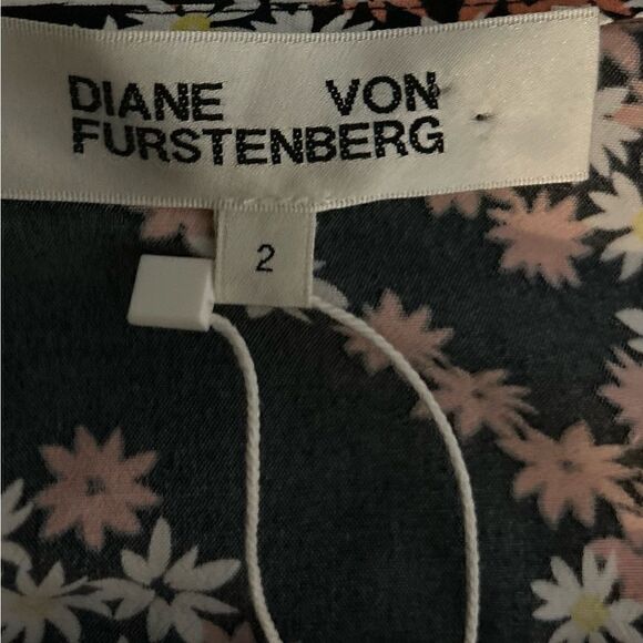 NEW Diane Von Furstenberg Zoie Black Floral Knot-Front Crop Top Blouse Size 2 - Picture 4 of 9